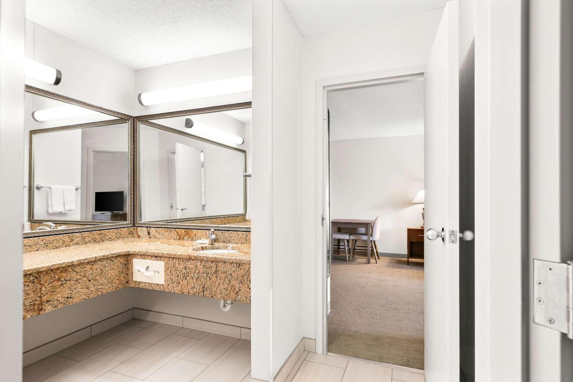 Comfort Inn Pocono Lakes Region Lake Ariel Экстерьер фото